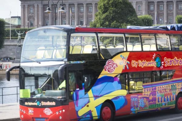 Hop on/hop off båt eller buss med övernattnning i Stockholm