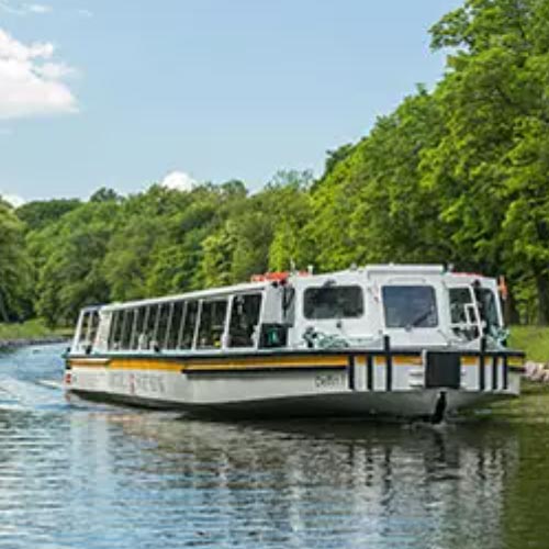 Boka Stockholm Royal båt- och kanalupplevelse runt Djurgården i Stockholm 2026